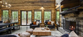 Luxury Cabin- Sleeps 12- Hot Tub- ATV Trails- Huge Patio- Family & Dog Friendly 