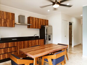 Apartment | Eigene Küche | Großer Kühlschrank, Mikrowelle, Toaster, Mixer