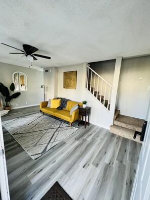 Living area - Luxurious 3 bedroom rental with fireplace (Mesquite)