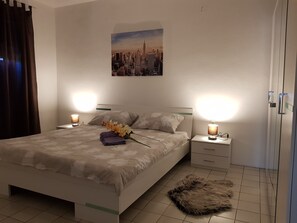 4 bedrooms, desk, iron/ironing board, free WiFi