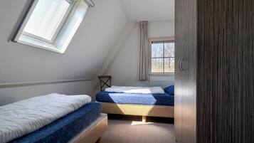 6 bedrooms, iron/ironing board, WiFi