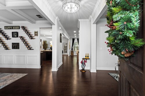 Ultimate 8BR Getaway w/lake views, bar, gym, movie theater, and much more...