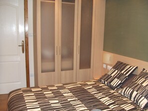 1 bedroom, iron/ironing board, free WiFi