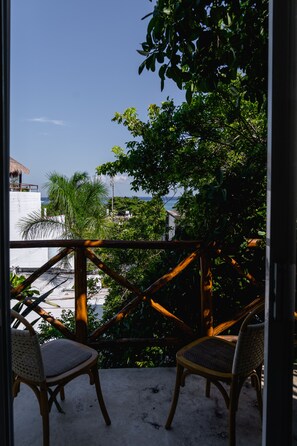 高级开间套房 | 阳台