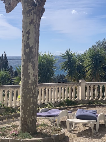 2-bedroom house 100 m from the sea with panoramic sea view