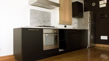 Réfrigérateur, four, plaque de cuisson, cafetiÚre/bouilloire