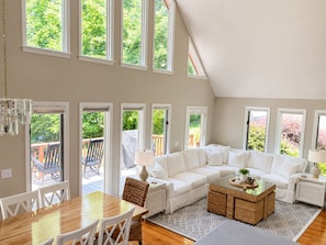 Smart TV, table tennis - Updated Lakefront Retreat, Fiber WiFi, Fire Pit, 15 Min to VIR (Leasburg)