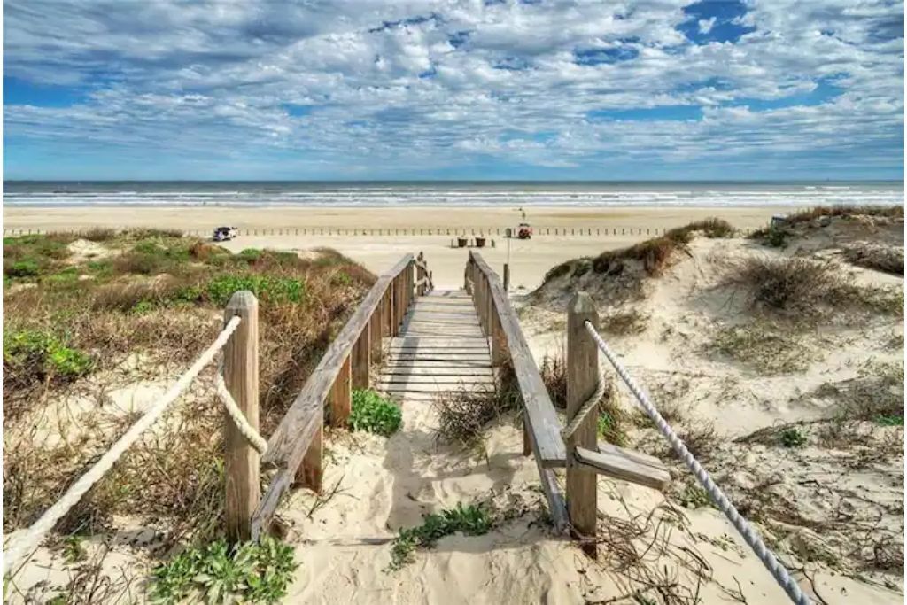 بالقرب من الشاطئ