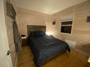 2 bedrooms, travel crib, free WiFi, bed sheets