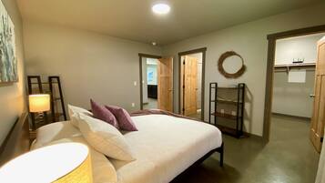 3 bedrooms, iron/ironing board, travel crib, WiFi