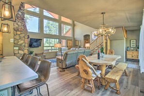 Dining - Wooded Hideaway! Spacious Show Low Log Cabin (Show Low)