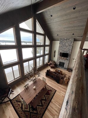 تلفزيون ذكي، مدفأة، كُتُب