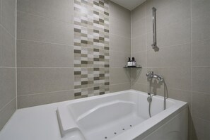 Free toiletries, hair dryer, bathrobes, slippers - Platinum Hotel (Busan)