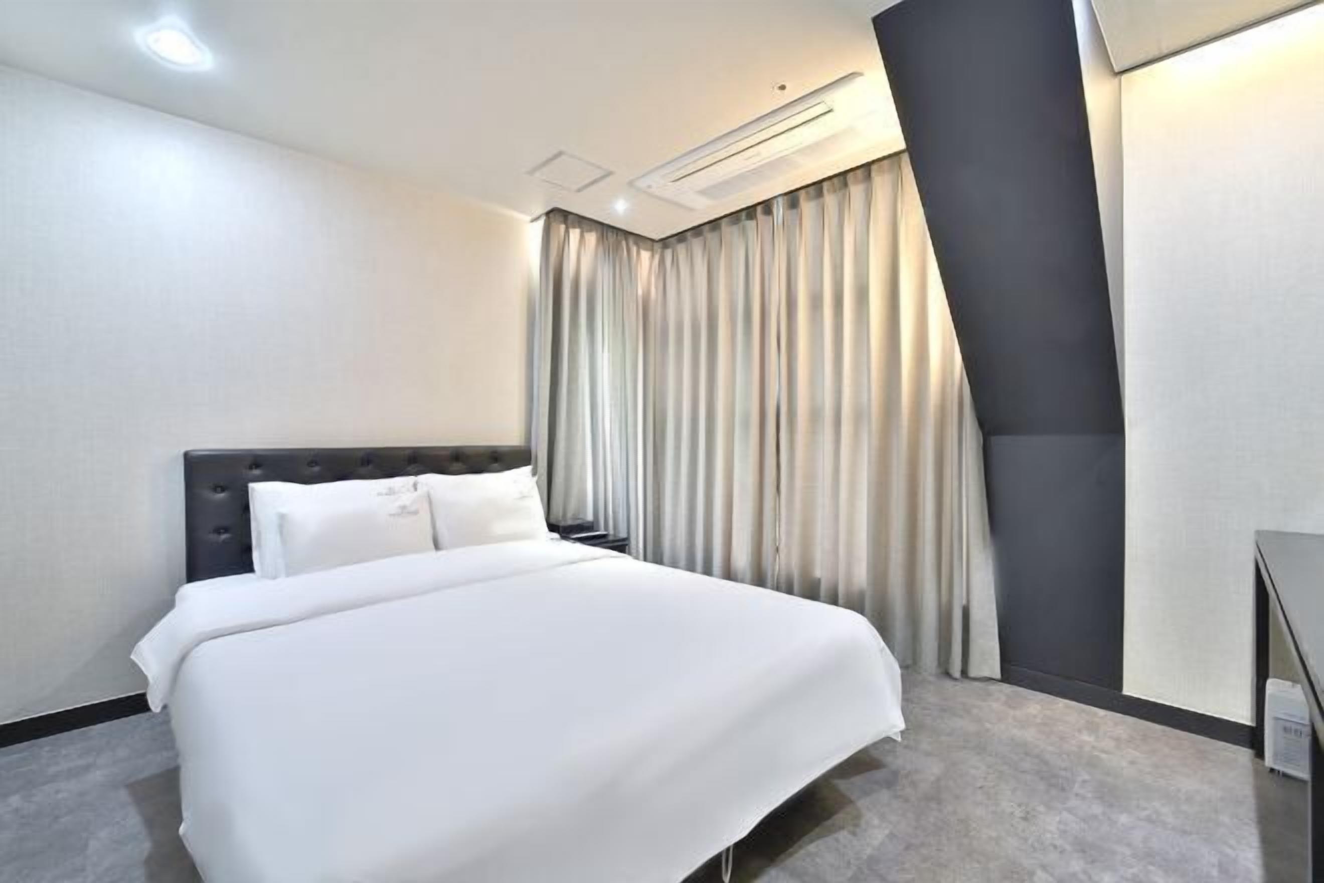 Premium bedding, free WiFi, bed sheets