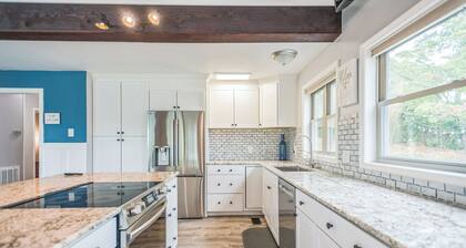 7 Guest Lake House - Grill & Fire Pit, Air Hockey