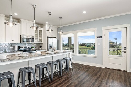 Family-Friendly Beachfront Oasis | Gulf of America Views