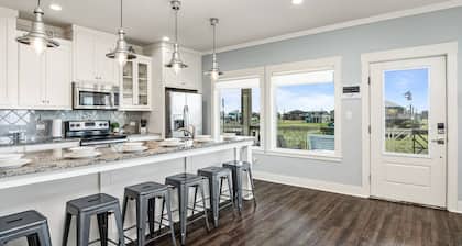 Family-Friendly Beachfront Oasis | Gulf of America Views