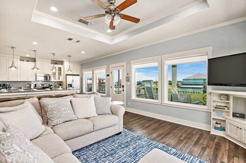 Family-Friendly Beachfront Oasis | Gulf of America Views