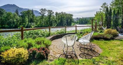 Riverfront Paradise w/ Hot Tub--Little River House