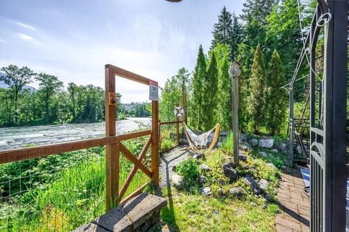 Riverfront Paradise w/ Hot Tub--Little River House
