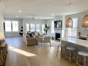 TV connectée, cheminée, table de tennis de table