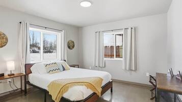 3 bedrooms, travel crib, WiFi
