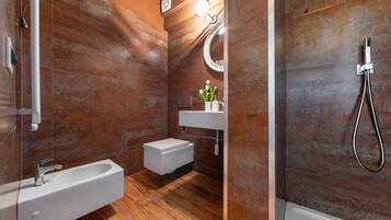 Doccia, set di cortesia gratuito, asciugacapelli, bidet