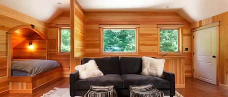 3 多间卧室、办公桌、熨斗/熨衣板、旅行婴儿床