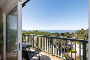 Property grounds - 🌊🌞 4BR Ocean-View Oasis with Hot Tub, Arcade, and EV Plug by SF & Beaches 🏖️ (Pacifica)