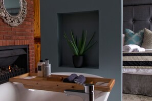 5 bedrooms, in-room safe, iron/ironing board, free WiFi