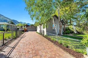 A paved pathway leading to a row of houses with a mountain backdrop. - Cozy, Convenient Holladay Bungalow w/ Amenities (Salt Lake City)