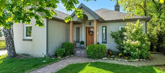 Cozy, Convenient Holladay Bungalow w/ Amenities