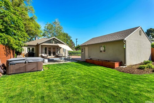 Cozy, Convenient Holladay Bungalow w/ Amenities