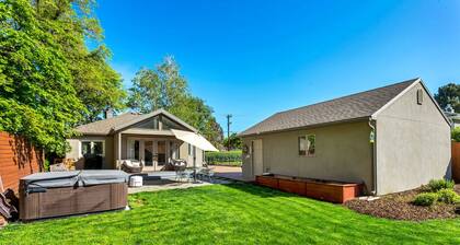 Cozy, Convenient Holladay Bungalow w/ Amenities