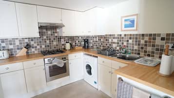 Fridge, microwave, oven, coffee/tea maker