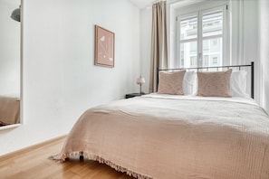 1 bedroom, iron/ironing board, WiFi, bed sheets - Amazing Vorstädte 2.5 Room w/ Storage & W/D, by Blueground (Basel)
