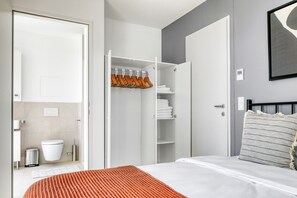 2 室のベッドルーム、アイロン / アイロン台、WiFi、ベッドシーツ