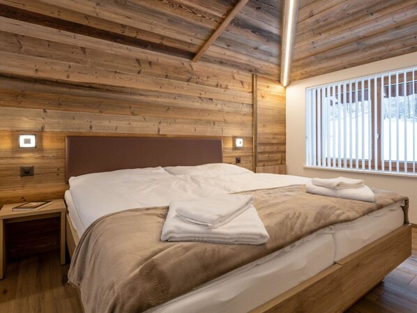 3 makuuhuonetta, vauvan matkasänky, ilmainen Wi-Fi, vuodevaatteet