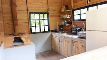 Fridge, stovetop, coffee/tea maker, toaster