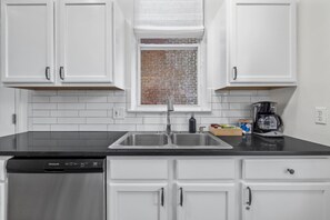 Fridge, microwave, oven, stovetop - Centrally Located Home Perfect for Family Getaway (St. Louis)