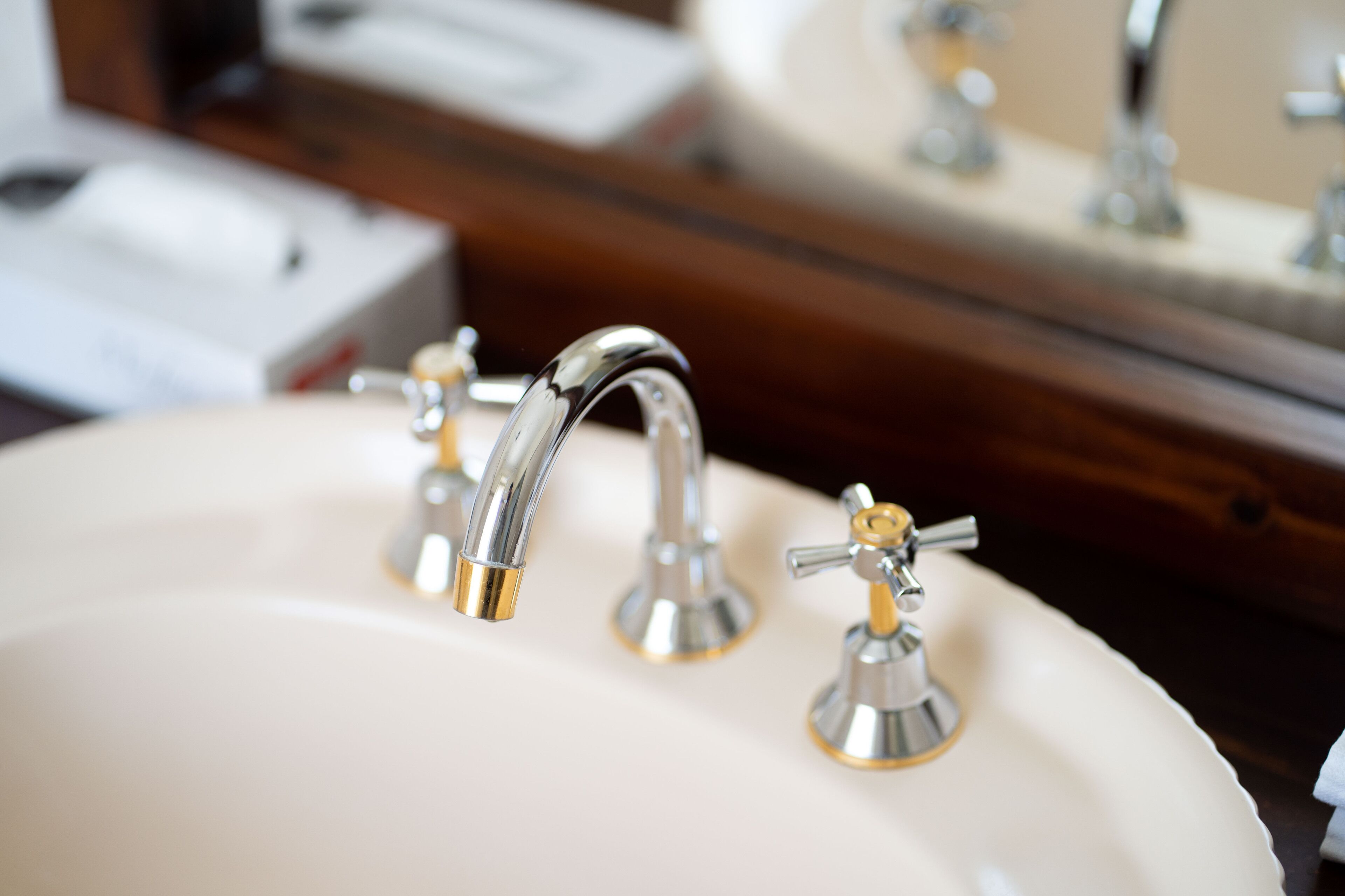 barn room | bathroom | shower, hydromassage showerhead, towels