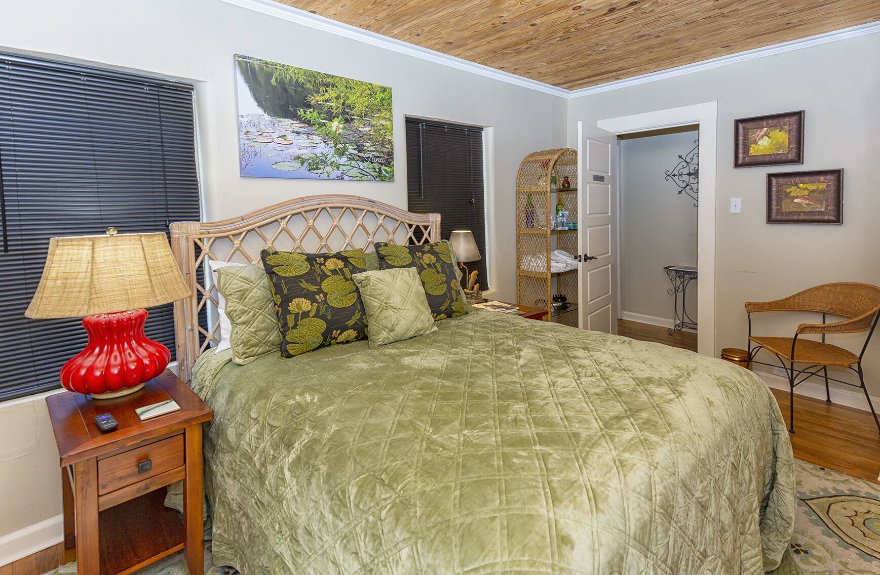 2 室のベッドルーム、アイロン / アイロン台、WiFi (無料)、ベッドシーツ