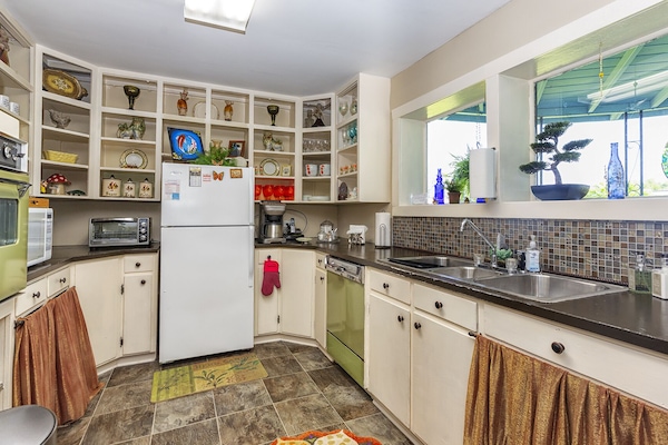 Geladeira, micro-ondas, fogão, lava-louças