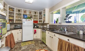 Refrigerador, microondas, horno y lavavajillas