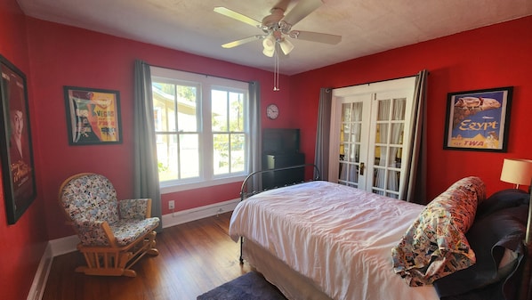 2 bedrooms, desk, iron/ironing board, free WiFi