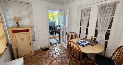 Charming Mt Dora 2 Bedroom Home - 1 mile from Historic Downtown!
