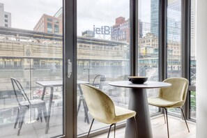 Dining - Sleek LIC 1BR w/ Gym, Doorman, Elevator & Private Balcony, by Blueground (New York)