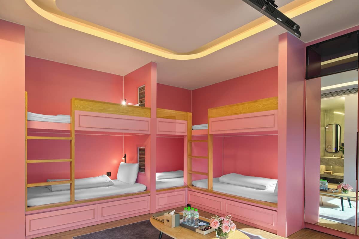 6 Beds Mixed Dormitory Room