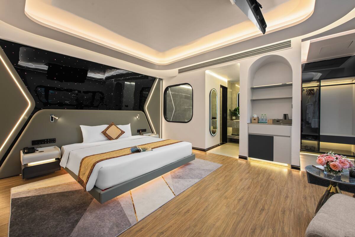 Minibar, in-room safe, desk, blackout drapes