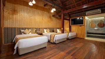 Family Room | Minibar, in-room safe, individually decorated, individually furnished